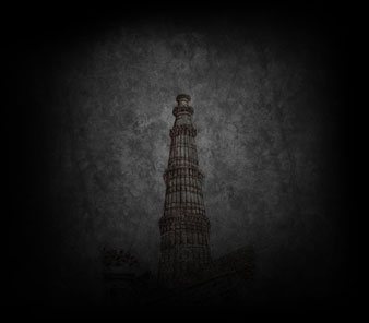 history of qutub minar in delhi black and white